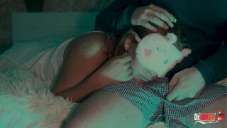 Ich wecke meine Stiefmutter aus ihrem Nickerchen und wichse ihr in den Mund! 4k  – Olx Red Fox