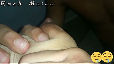 Minha fã que acabou de parir recentemente me pediu para fuder ela e deixar sua buceta mais larga fazendo fisting com ela e de agradecimento ela me deu o cu. – Rock Maiaa