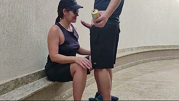 Sapatão fodendo com amigo após perder aposta – Comer sapatão é bom demais