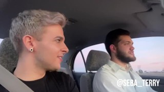 Uber se folla a jovencito al aire libre a cambio de un viaje gratis