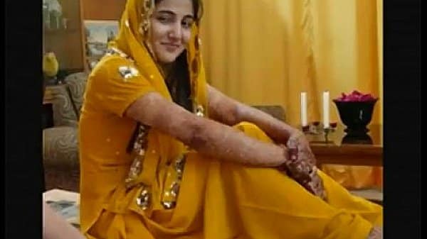 Attractive Pakistani hijab Slutty chicks talking regarding Arabic muslim Paki Sex in Hindustani at S