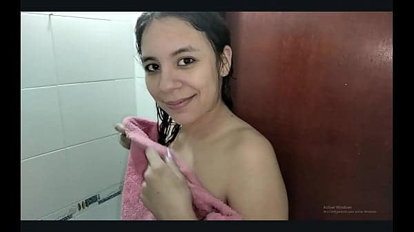 COLEGIALA PERVERTIDA DE CULO GRANDE QUIERE QUE SU HERMANASTRO MAYOR LE META SU GRAN VERGA DENTRO DE SU COÑO APRETADO – PORNO CASERO