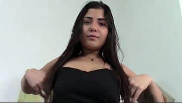Essa garota linda maravilhosa gosta que coloque em todos buraquinhos e safada delicosa