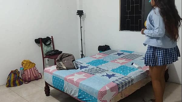 estudiante y puta!! ella solo tiene 18 años de edad