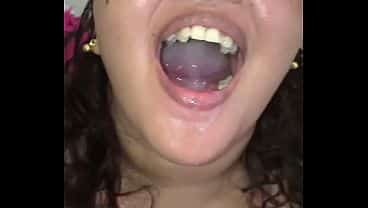Fez gargarejo com minha porra na boca antes de engolir
