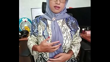 Hijab Shemale With Big Cock Masturbate Until She Cum