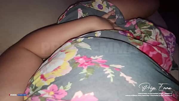 Hot Indian Aunty Priya Emma is doing solo when no one at home – Indian XXX Video