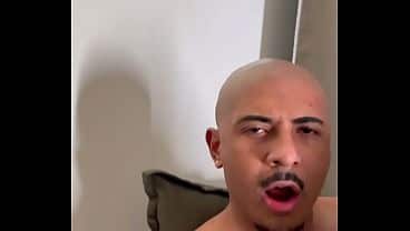 Marido corno manso, presenteia esposa safada com Negão pirocudo, video vazou e toda a cidade sabe que ela é safada e ele é corno.