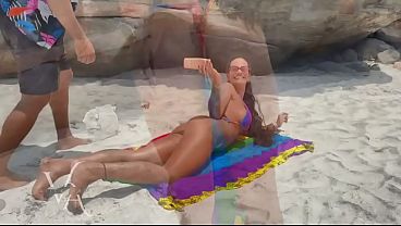 ME CHAMOU PRA PRAIA E ME FUDEU LÁ MESMO COM VARIAS PESSOAS OLHANDO. FIQUEI COM A BUCETA CHEIA DE LEITE EM PÚBLICO