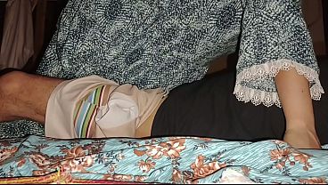 Meri Step Mom Ne Raat Ko Buhat Maza Dia Or mene Phudi men Do Fingers Daal kar Pani Nikal dia