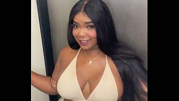 Mi hermanastra se deja hacer un cum facial en la playa
