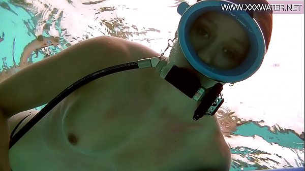 Minnie Manga blows dildo underwater