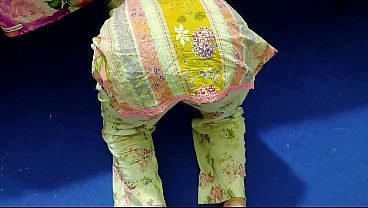 My Stepsister keeps getting Stuck under the bed- Buhat Mush kil se Nikal Liya baji ko