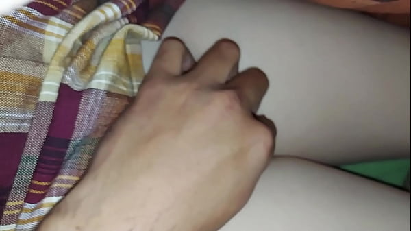 Padrino y ahijada teen colegiala follan a escondidas cuando familia descansa – Me dejan encargada a mi ahijada y me la culeo a escondidas no debemos hacer ruido o nos pueden descubrir! casero real, jovencitas