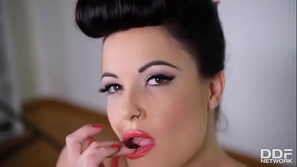 Pinup’s Pussy Tease