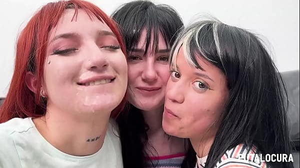 PutaLocura – Jovenes zorras Sara Villegas, Digna Morales y Laura Hardkinks tragan en el bukkake