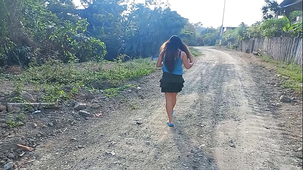 sensacional!! me encontre a una hermosa zorra paseando en el campo, la invite a caminar, luego me llevo al rio, y despues terminamos teniendo sexo en una cabaña – sexo real casero