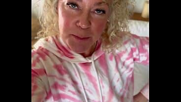step Mommy Squats ‘N Fucks Your Cock