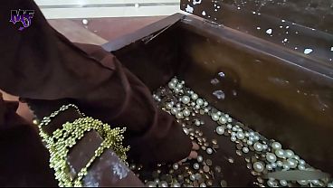 Cleopatra’s Gorgeous Farting Ass