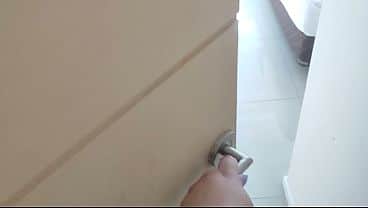 Doble amputada atada BDSM humillación ballbasting (trailer)