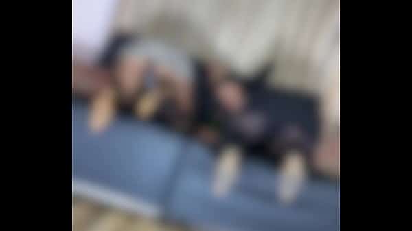 Duas putas lésbicas lambem buceta com tesão até gozar na cara uma da outra