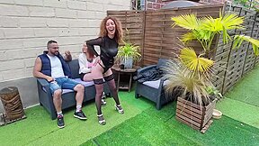 miss chaude se rend chez un couple libertin pour tomber la culotte