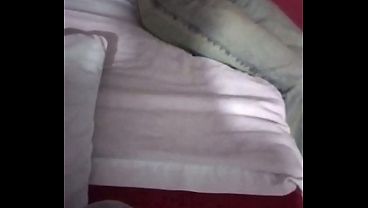 Universitaria joven acepta sexo por dinero